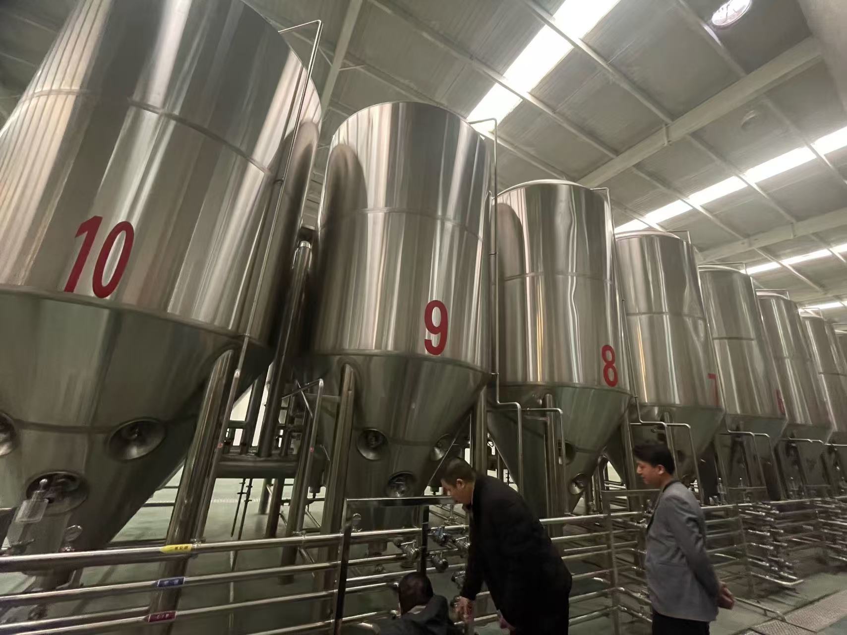 崇义精酿啤酒设备厂—平面布置、设备设计、制造、调试、培训等一条龙服务